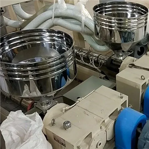 Daugiasluoksnė pūstų plėvelių mašina